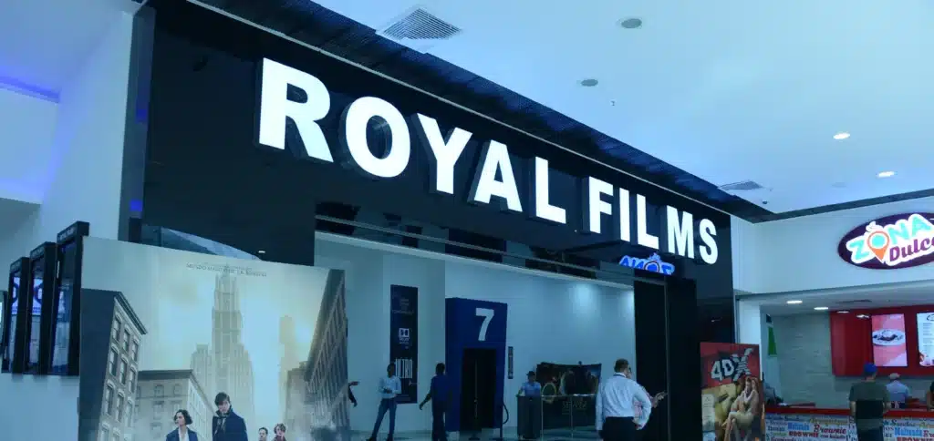 Movie Theater in English, Royal Films Viva