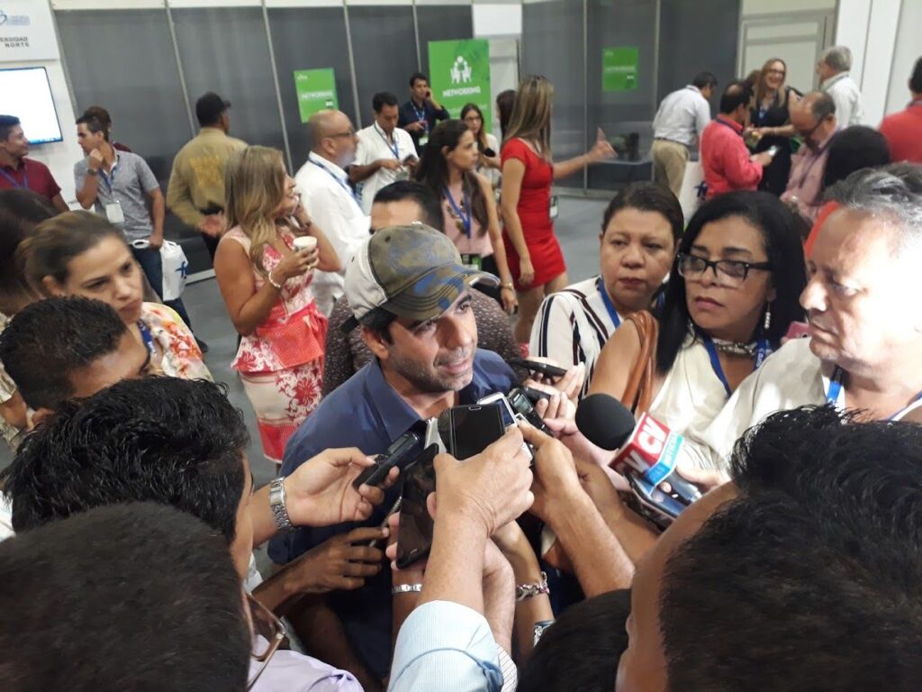 Mayor Alex Char at a tradeshow in Barranquilla