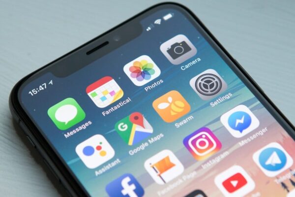 SIM Cards & Mobile Data in Barranquilla: Which Carrier, How to Get Set Up (2026)